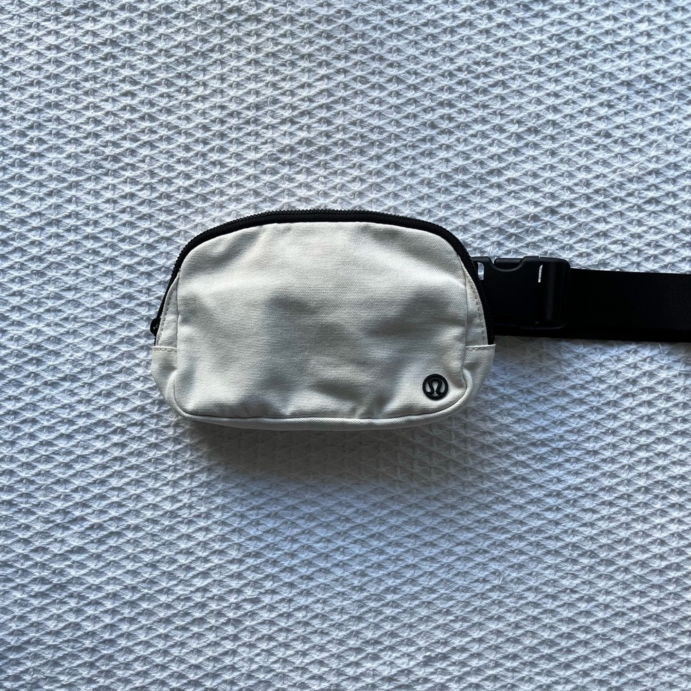 OG Everywhere Belt Bag 1L Angel Wing/Black